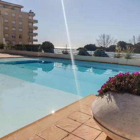 Les Pins Bleus Appartement Golfe-Juan